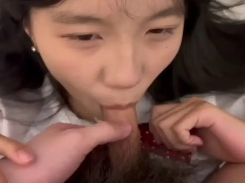 Em loli dễ thương mút buồi biến em thành con em đào nứng p2